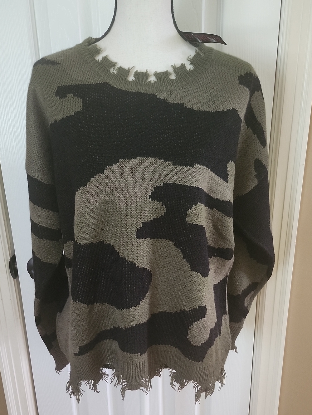 NWT🖤Camo Distressed Sweater